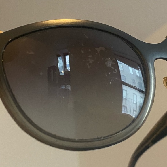 Burberry Sunglasses used/ damaged condition - Picture 4 of 10